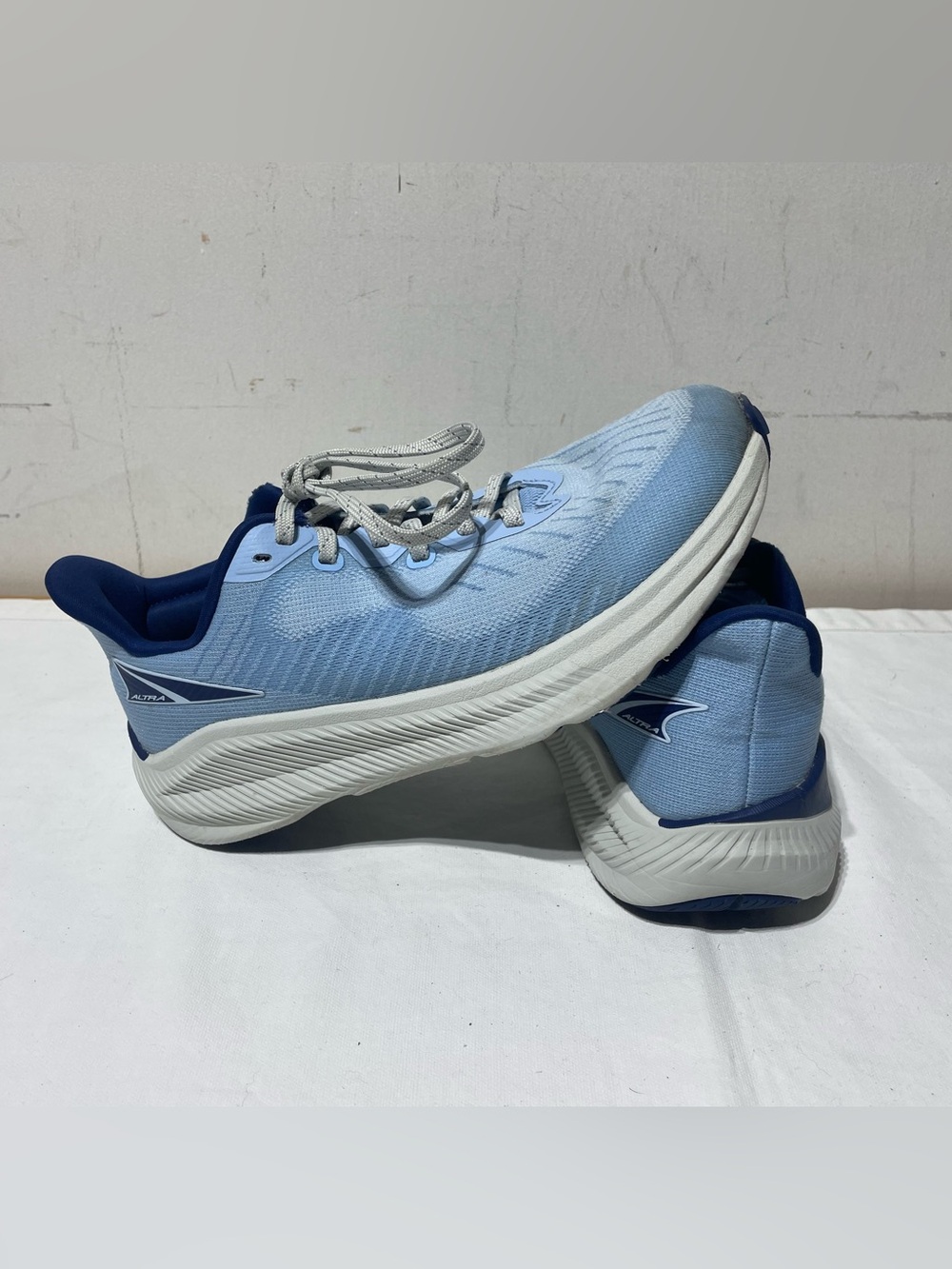 Light blue colorway with cushioned midsole and GuideRail stability support.